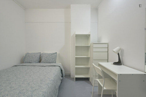 Nice double bedroom close to Alvalade metro station
