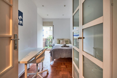 Lovely double bedroom close to Saldanha metro station