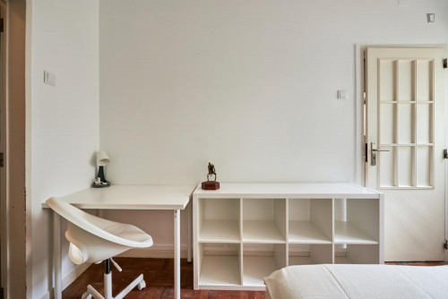 Comfy double ensuite bedroom close to Saldanha metro station