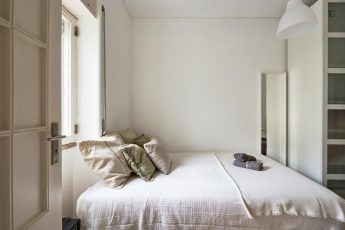 Comfy double ensuite bedroom close to Saldanha metro station