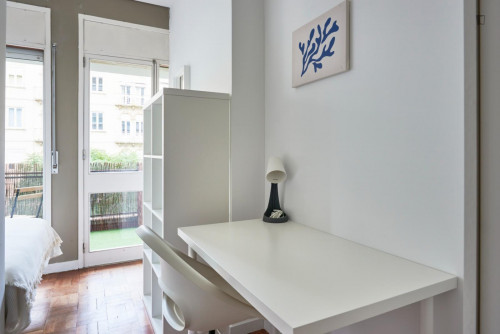 Attractive double bedroom not far from São Sebastião metro station