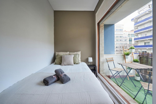 Attractive double bedroom not far from São Sebastião metro station  - Gallery -  5