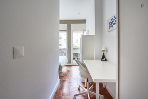 Attractive double bedroom not far from São Sebastião metro station