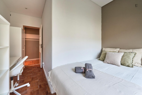 Attractive double bedroom not far from São Sebastião metro station - Gallery - 6