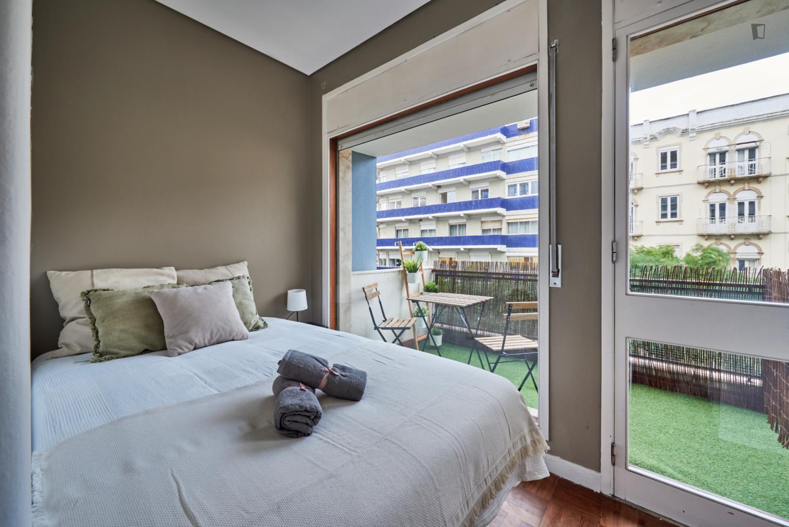  Attractive Double Bedroom Not Far From São Sebastião Metro Station  -  Attractive double bedroom not far from São Sebastião metro station  - Gallery -  1
