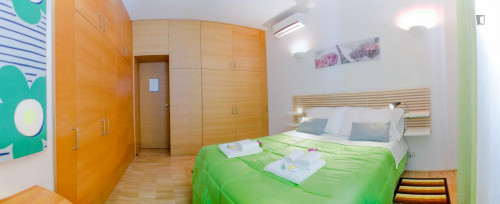 Homely 2-bedroom apartment next to Valle Aurelia Train Station