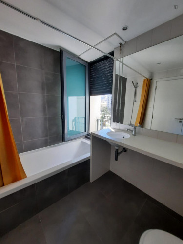 Beautiful double bedroom with view São Jorge Castle - Gallery - 8