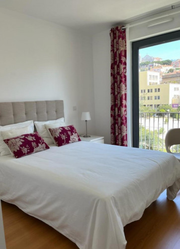Double bedroom with view of São Jorge Castle