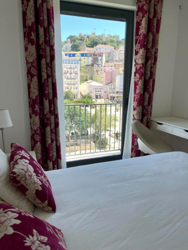 Double bedroom with view of São Jorge Castle