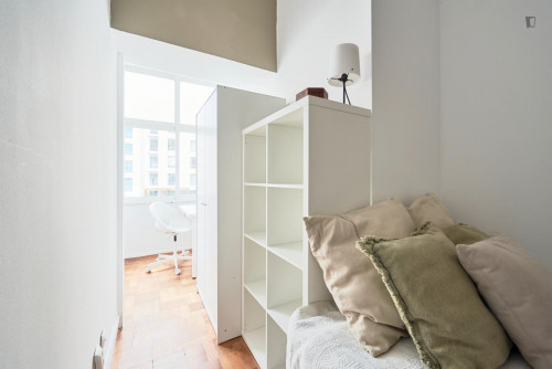 Snug double bedroom close to Calouste Gulbenkian Museum