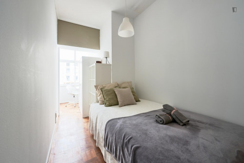 Snug double bedroom close to Calouste Gulbenkian Museum