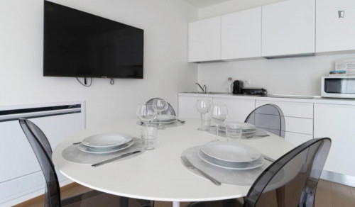 Cosy 1-bedroom apartment next to Garibaldi FS metro station