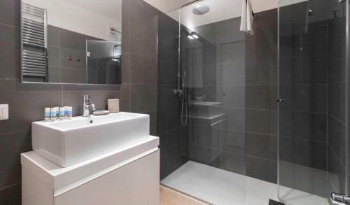 Cosy 1-bedroom apartment next to Garibaldi FS metro station