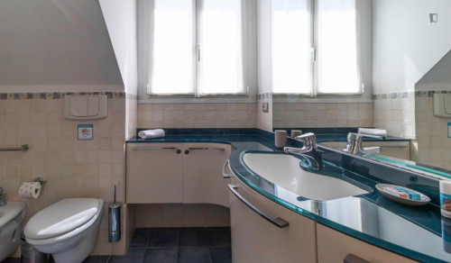 Bright 2-bedroom apartment close to the Università degli Studi di Milano