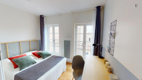 Comfy double ensuite in a 5-bedroom apartment not far form Jean-Jaurès metro station