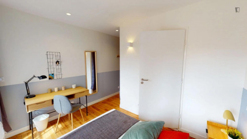 Comfy double ensuite in a 5-bedroom apartment not far form Jean-Jaurès metro station