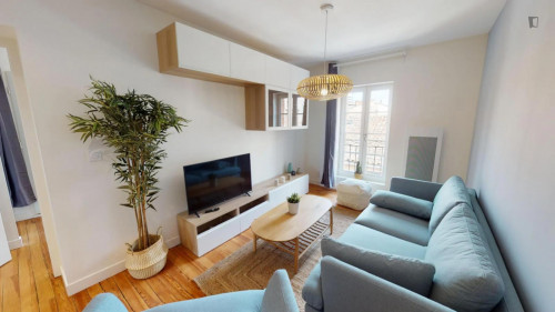 Comfy double ensuite in a 5-bedroom apartment not far form Jean-Jaurès metro station