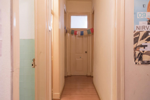 Comfy double bedroom near the Intendente metro