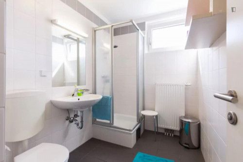 Comfortable single bedroom near Kagran metro