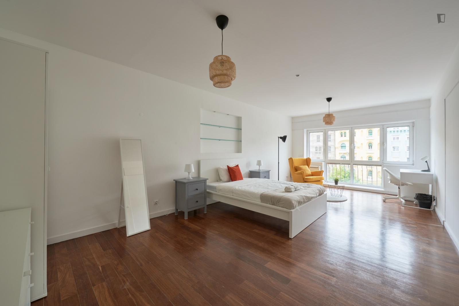 Large Double Bedroom Close To Entrecampos Train Station - 1