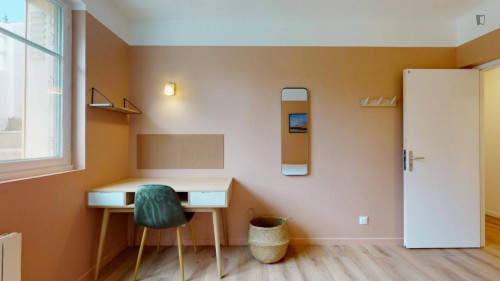 Cosy double bedroom close to Parc de la Maison Blanche