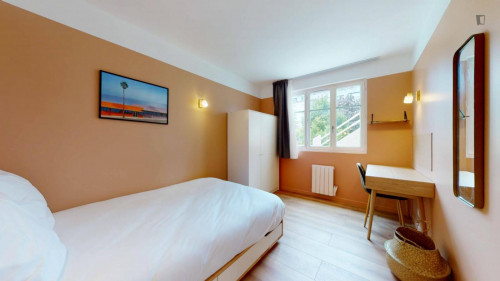 Cosy double bedroom close to Parc de la Maison Blanche