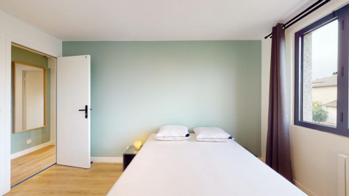 Luminous double bedroom in Roquette