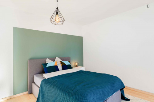 Comfy double bedroom in Sülz