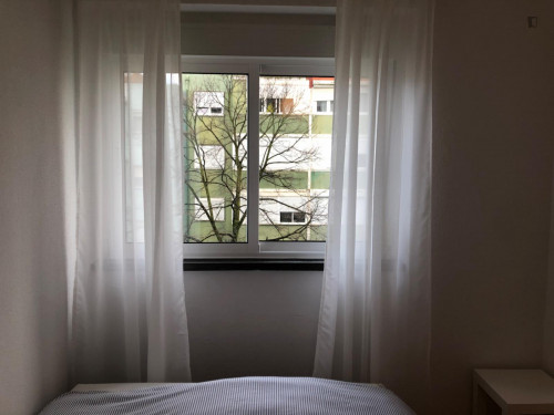 Comfy single bedroom near Colombo shopping centre