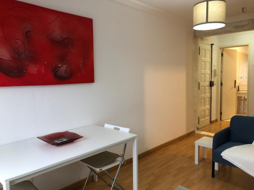 Comfy single bedroom near Colombo shopping centre
