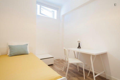 Comfy single bedroom near the Ameixoeira metro