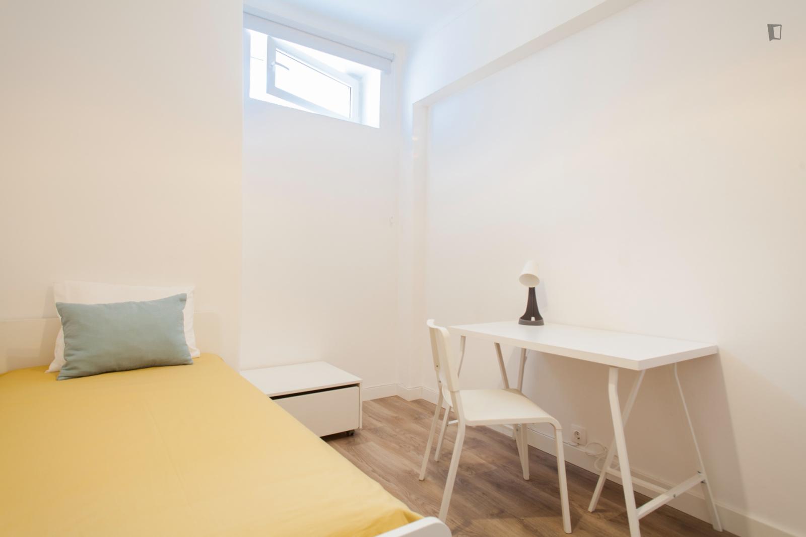  Comfy Single Bedroom Near The Ameixoeira Metro  -  Comfy single bedroom near the Ameixoeira metro  - Gallery -  1