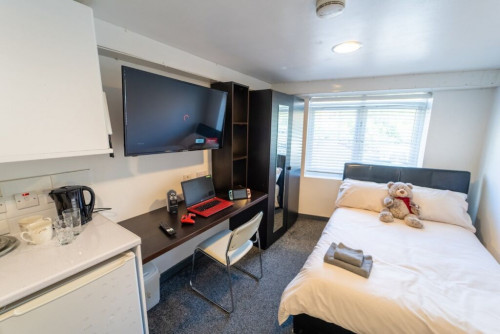 100 Dale Road - Rooms