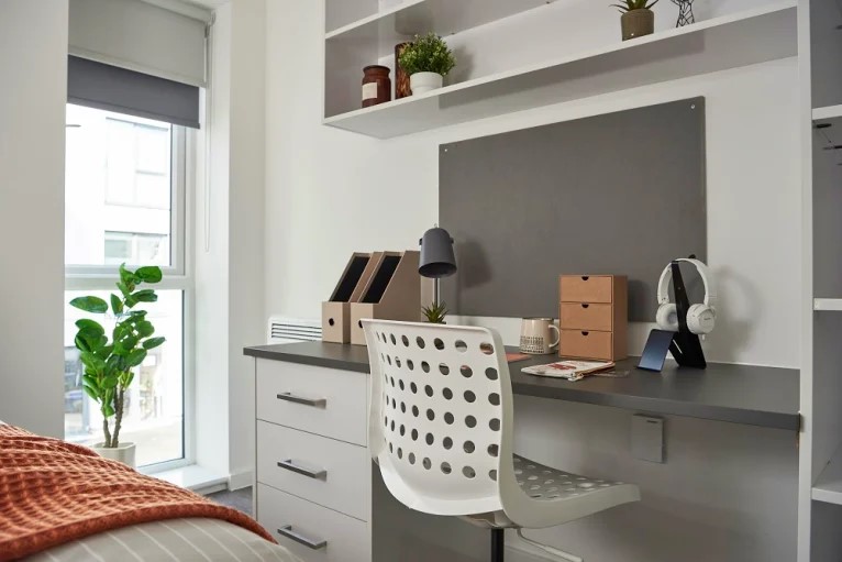  Standard Studio City View  -  The Reservoir  - Gallery -  6