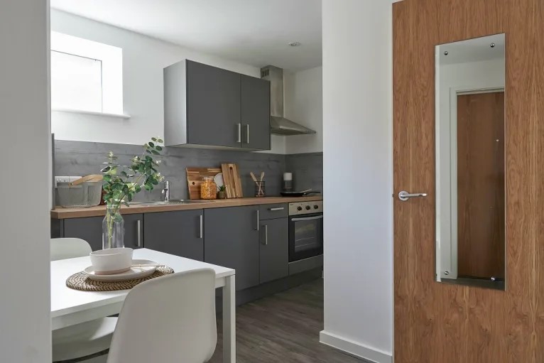  Standard Studio City View  -  The Reservoir  - Gallery -  2