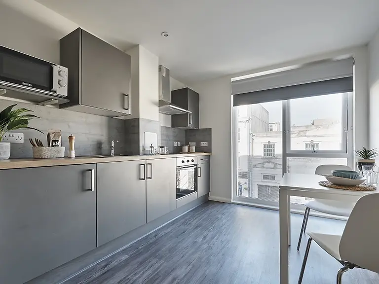 6 Bed En-Suite Plus - Courtyard View - 3