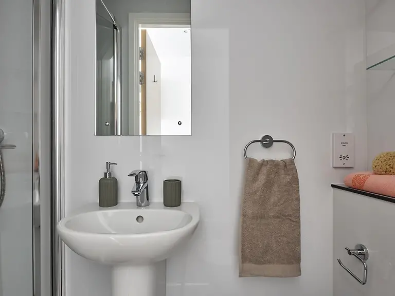6 Bed En-Suite Plus - Courtyard View - 10