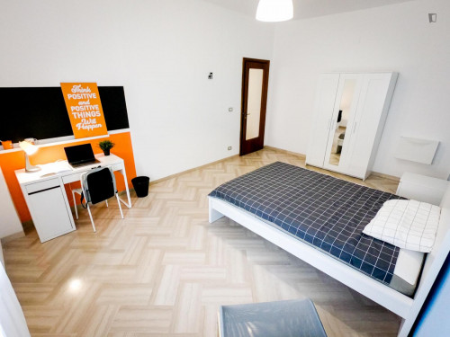 Large single bedroom in a 6-bedroom flat, near Università degli Studi di Bari Aldo Moro