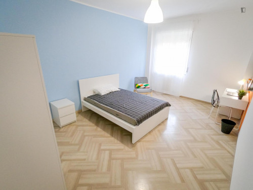 Large single bedroom in a 6-bedroom flat, near Università degli Studi di Bari Aldo Moro