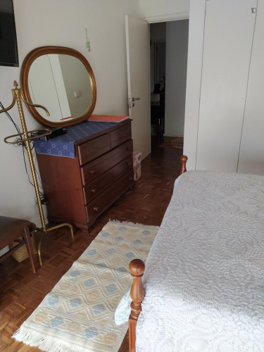 Lovely double bedroom in Gândara dos Olivais