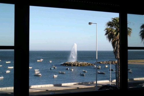 Welcoming 1-bedroom flat in Paço de Arcos with frontal sea view