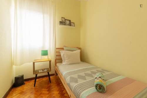 Bright 4 Bedroom apartment close to 24 de Agosto metro