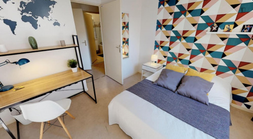Luminous double bedroom near the Part Dieu train station
