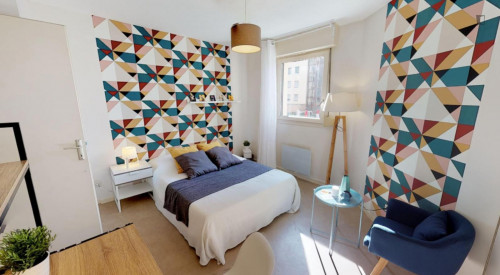 Luminous double bedroom near the Part Dieu train station