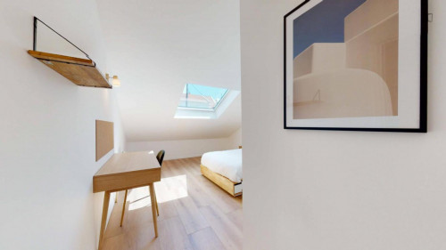 Stylish double bedroom close to Parc de la Maison 