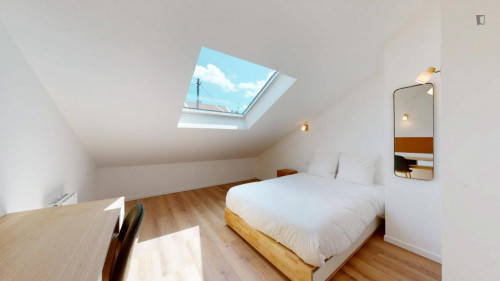Stylish double bedroom close to Parc de la Maison 