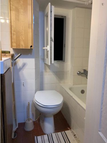 Homely double bedroom in trendy Bairro Alto