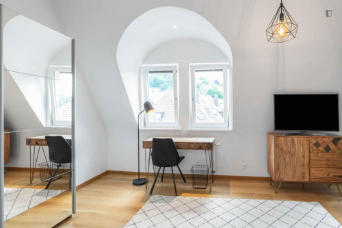 Comfortable double bedroom near Schwabstraße metro station