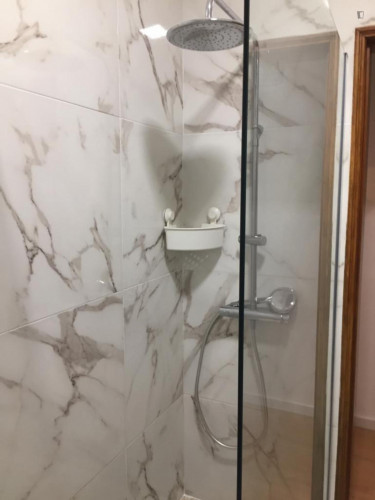 Appealing 2-bedroom apartment in Entrecampos - Gallery - 15