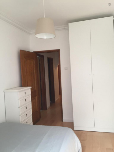 Appealing 2-bedroom apartment in Entrecampos - Gallery - 12
